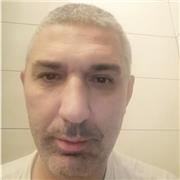 Docente di informatica impartisce lezioni di informatica di base o di matematica